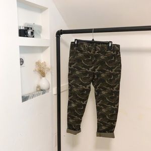 Gap Camo Khacki Pants